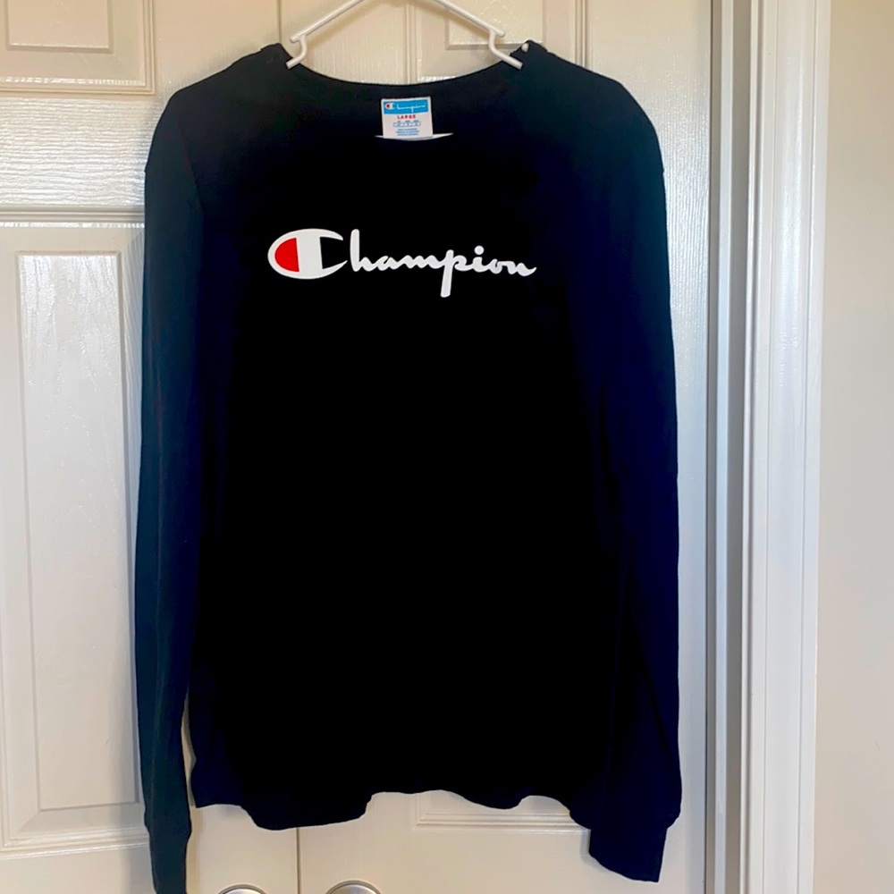 Champion men's large long sleeve shirt. Medium weight.